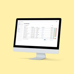 Ein Computermonitor, auf dem eine Dr Wolff-Kundenreferenz aus dem Portfolio der Krankikom GmbH präsentiert wird.