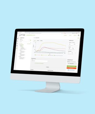 Ein Computermonitor, auf dem eine Forplaner-Kundenreferenz aus dem Portfolio der Krankikom GmbH präsentiert wird.