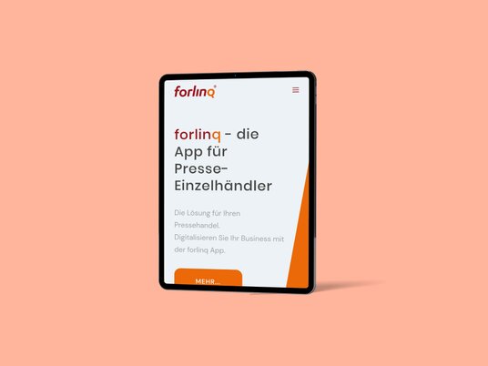 A tablet on which a forlinQ app customer reference from the Krankikom GmbH portfolio is presented.