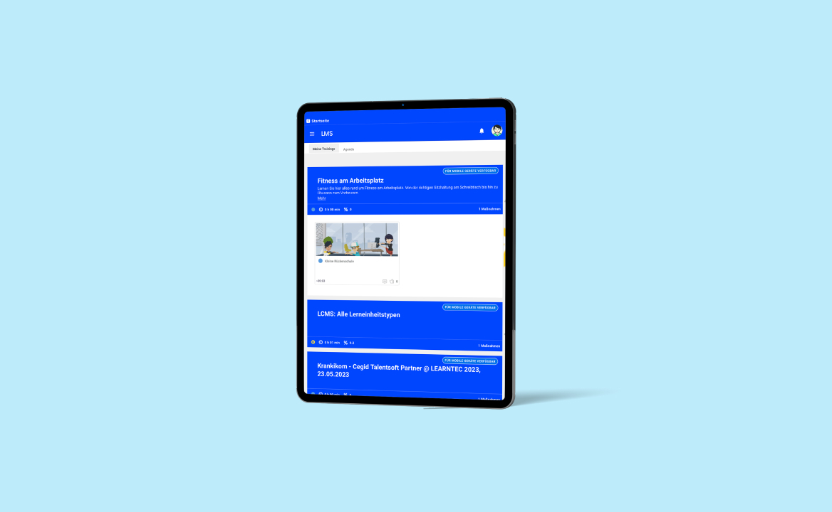 Ein Tablet, auf dem eine Cegid-Kundenreferenz aus dem Portfolio der Krankikom GmbH präsentiert wird.