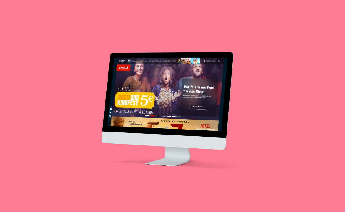 Ein Computermonitor, auf dem eine Cineplex-Kundenreferenz aus dem Portfolio der Krankikom GmbH präsentiert wird.