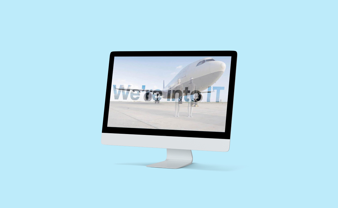 Ein Computermonitor, auf dem eine Lufthansa-Kundenreferenz aus dem Portfolio der Krankikom GmbH präsentiert wird.